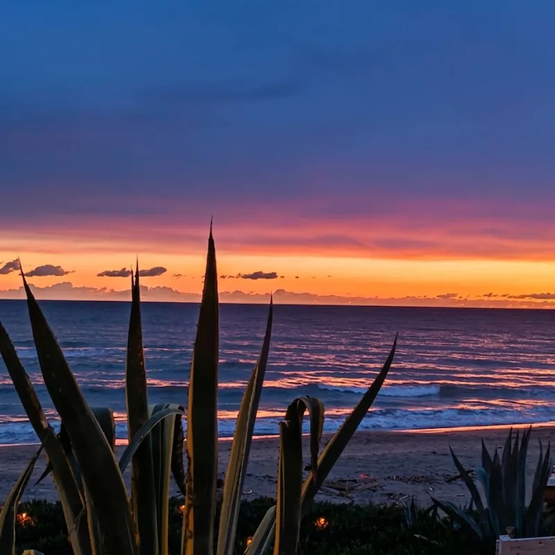 Il tramonto sul mare visto dalla terrazza